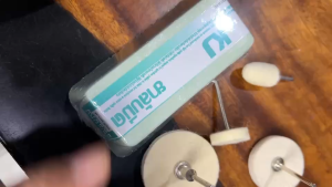 เคเจไขปลาวาฬลับมีดปัดเงาโลหะ300กรัมสีฟ้า+ล้อขนแกะ1.5" 2ชิ้น+1" 1ชิ้นขัดเงาโลหะขัดเงาล้อแมกอลูมิเนียมลบขี้เกลือลบรอยขนแมวได้ทันใจ