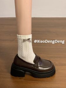 รองเท้าหนังสีน้ำตาลสไตล์ย้อนยุคสำหรับผู้หญิง ฤดูใบไม้ผลิและฤดูใบไม้ร่วง รองเท้าหนังสีน้ำตาลแบบสวมสบายสไตล์อังกฤษสำหรับผู้หญิง