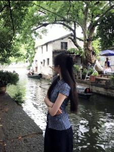 เสื้อเชิ้ตแขนสั้นทรงเข้ารูปสไตล์อเมริกันสำหรับผู้หญิงในช่วงฤดูร้อนปี 2022 เสื้อเชิ้ตผู้หญิงทรงเข้ารูปทรงกระดูกไหปลาร้าลายสก็อต