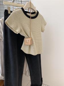 เสื้อยืดแขนสั้นถักลายทางสำหรับผู้หญิงในช่วงฤดูร้อน เสื้อตัวบนทรงเข้ารูป คอกลม ความยาวปกติ วัสดุอื่นๆ 100%