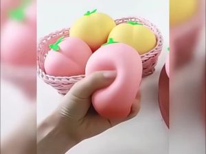 Đồ Chơi Mềm Dẻo Hình Quả Đào Màu Vàng Hồng Chất Liệu Mềm Mại Chậm Nở Giúp Giảm Căng Thẳng Thiết Kế Vui Nhộn Có Thể Bóp Đồ Chơi Chống Stress Dùng Cho Nhà Và Du Lịch