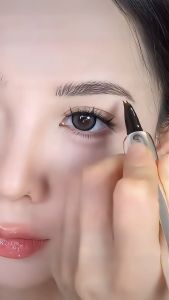 Pembelian 2 Dapatkan 1: Eyebrow Dual-Tip Ultra-Fine Long Lasting Anti Luntur Natural Precision Eyeliner Multifungsi