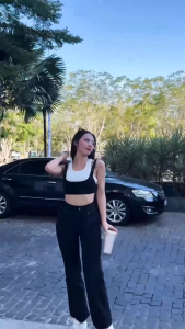 Quần jean đen nữ co giản lưng cao form quần đứng rộng basic dễ phối đồ