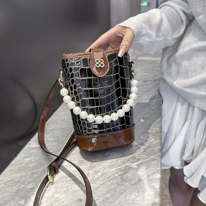 กระเป๋าถือทรงถังแบบลำลองสำหรับผู้หญิง กระเป๋าสะพายข้างหนัง PU สีพื้น กระเป๋าถือทรงถังสำหรับใส่โทรศัพท์มือถือ สไตล์ยุโรป