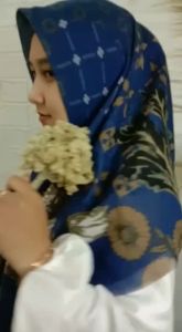 Kerudung Segi Empat Motif Mary Navy Voal // Hijab Segi Empat Motif Terbaru