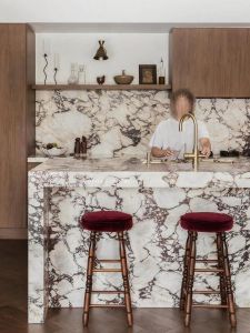 Retro Style Solid Wood High Table Stool Home Bar Chair Designer Sensation Counter Stool Artistic High Legged Stool