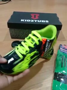 Paket Komplit Sepatu Bola & Kaos Kaki Anak Usia 6-10 Tahun