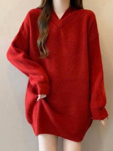 เสื้อสเวตเตอร์คอวีสีแดงหรูหราสำหรับผู้หญิงไซส์ใหญ่ เสื้อถักยาวปานกลางสำหรับฤดูหนาว เสื้อคลุมกันหนาวแบบลำลอง แขนยาว สีพื้น