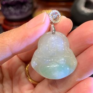 Burma jadeite laughing buddha pendant #翡翠 #笑佛  💯天然翡翠吊坠 - 笑佛  高height: 2.5cm  宽width: 2.6cm  厚度thickness: 0.6cm  重weight: 8.8g