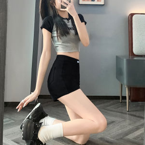 กางเกงขาสั้นยีนส์สีดํา Kexi สําหรับผู้หญิง สไตล์ฤดูร้อนใหม่ 2024 เอวสูงลดน้ําหนัก กางเกงสบายๆ แบบ A-Line เล็กกิ้งเอว Butler Fly