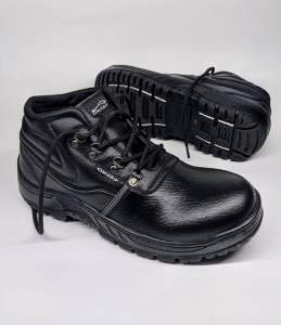 Sepatu safety merek oxlay model semi boot untuk pekerja lapangan dan kantoran
