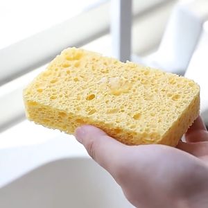ฟองน้ำล้างแก้ว ทำจากเยื่อไม้ หนา 1 ซม. เนื้อนุ่มฟองเยอะ ขจัดคราบได้หมดจด ไม่เป็นรอย ดูดซึมน้ำได้ดี ใช้งานได้อเนกประสงค์