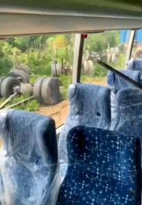 Búa an toàn ô tô búa thoát hiểm búa cứu hỏa đa năng ô tô có giá đỡ búa phá cửa sổ