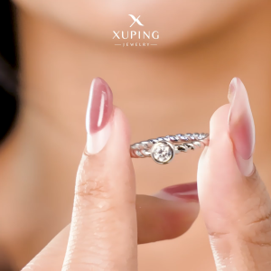 Cincin Wanita Xuping Perhiasan Fashion Lapis Emas 18K Motif Bulat Ulir (0122220239)