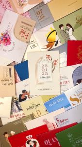 BTD102-302 - Thiệp cưới dạng đứng 12.6x17.6cm chất liệu giấy kem HQ210g