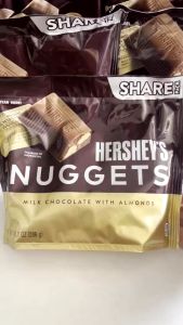Kẹo Socola Hersheys Miniatures Nugget Milk chocolate with Toffee & almond milk chocolateKisses milk chocolate 289g