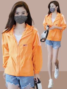 เสื้อคลุมกันแดดผู้หญิงฤดูร้อนปี 2025 ทรงหลวม แขนยาว ปกโปโล ผ้าฝ้ายผสมโพลีเอสเตอร์ ระบายอากาศได้ดี เสื้อคลุมกันแดดแบบสวมหัว