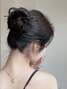 Aksesoris Rambut Unik: Jepit Rambut Mawar Logam Rasa Canggih