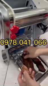 Máy cán thịt bò khô cán khô bò khô mực chạy điện cống suất 750W lô cán 22cm