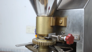 รับประกัน 1 ปี เครื่องปั้นลูกชิ้น แนวตั้ง เครื่องทำลุกชิ้น เครื่องทำลูกชิ้นปลา HL-280