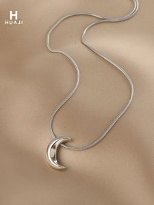 Titanium Steel Moon Necklace Womens Fashionable Minimalist Style Floral Trace Cold Tone Chain Fresh Outing Summer 2023
