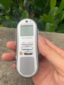 MÁY GHI ÂM KỸ THUẬT SỐ OLYMPUS DS-10 – CHUYÊN NGHIỆP NHỎ GỌN HIỆU SUẤT ẤN TƯỢNG