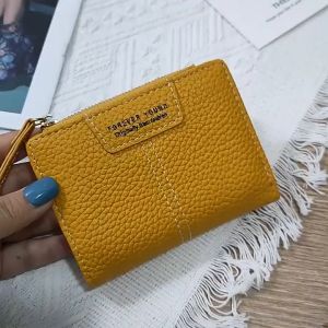 กระเป๋าสตางค์ใบสั้น  หนังPU   เย็บ Quilt สวยงาม มีช่องใส่บัตร ใส่แบงค์ ใส่เหรียญ สินค้าทนทาน แข็งแรง ไม่สึกหรอง่าย พร้อมส่งจากไทย มี COD