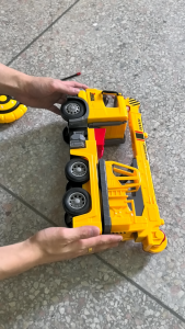 รถบังคับเด็ก รถเครนใหญ่ บังคับ 4 ทิศทาง หมุนตัว 360° ได้ แขนยกของหมุนได้ ไฟหน้าสว่าง คุมองระยะไกล