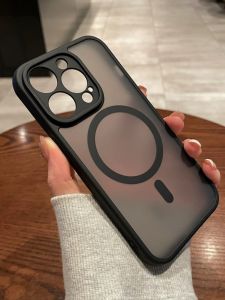 Matte Finish Wireless Charging iPhone14 Case High-End Sensation Skin-Like Magnetic Attraction Transparent Protective Cover for Men And Women Dustproof