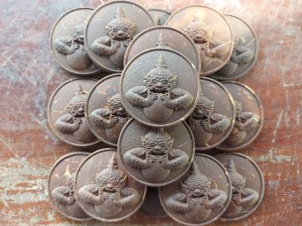 รูปจากผู้ขายบน Lazada: พระราหูแกะจากกะลา จำนวน2องค์ ตั้งราคา ฿99 ขายแล้ว 227 ชิ้น
