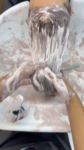 !!..ลดแค่ 3 วันเท่านั้น..!!ปิดผมหงอกอย่างมีประสิทธิภาพและคืนหน้าอ่อนเยาว์ CAYIROM สีชานม สีย้อมผม ยาย้อมผม ย้อมผม ใช้งานง่าย ไม่ต้องมีทักษะทางมืออาชีพ Hair Coloring