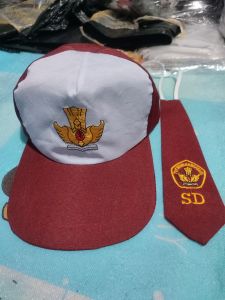 paket topi sd putih dan dasi cowo bordir tutwri handayani