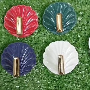 Móc dán tường siêu chắc hình vỏ sò chất liệu nhựa mạ vàng cao cấp-Set 4 cai chịu lực tốt