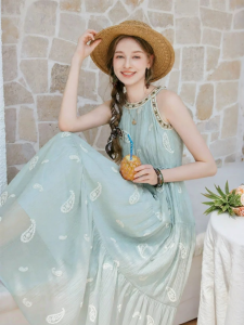 XIANGYING | Resort Style Embroidered French Waist Dress