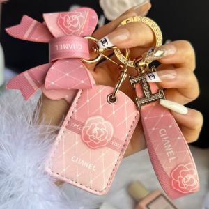 เคสใส่บัตรประตูลิฟต์รูปหยดน้ำทรงสี่เหลี่ยมผืนผ้าพร้อมหัวเข็มขัด ปกป้องบัตรและหัวเข็มขัดในตัว ดีไซน์หรูหรา สำหรับผู้หญิง