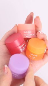 CATHY DOLL 2%ไฮยาลูรอนลิปมาสก์4.5G [Y24]ลิปมาส์กบำรุงปากชุ่มชื้นเป็นพิเศษ CDXLINGORM