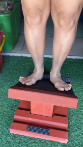 แท่นยืดเส้น BIG ขนาด 30cm.* 30cm. มียางกันลื่น ยืนสะดวก อุปกรณ์ยืดน่อง เอ็นร้อยหวาย ลดปวดส้นเท้า ยืนวันละ 10 นาที