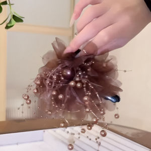 Elegant Peony Tassel Hair Clip Womens New 2024 Fluffy Hair Accessory Shark Bite Hair Gripper Stylish Hair Decoration