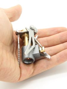 เตาแคมป์พกพาขนาดเล็กที่มีน้ําหนักเพียงชิ้นเดียว ดีไซน์ลมทหาร เตาแก๊สบูตานสําหรับสภาพแวดล้อมกลางแจ้ง