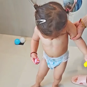 Baby Bath Stand Adjustable Bath Support For Baby with Armrests Standing Training