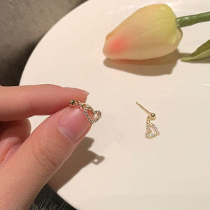 ต่างหูรูปหัวใจสีทองขนาดเล็กหรูหรา ดีไซน์ใหม่ปี 2024 สำหรับผู้หญิง เครื่องประดับแฟชั่นฤดูร้อน เครื่องประดับที่สวมใส่สบาย