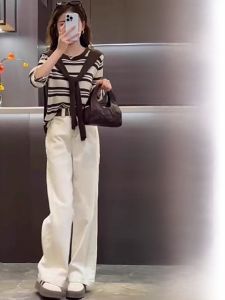 ชุดเสื้อสเวตเตอร์ถักลายทางและกางเกงยีนส์ ชุดสองชิ้น แฟชั่นฤดูใบไม้ร่วง 2025 ชุดใหม่ ขายดีจากละครเกาหลี ชุดสูทสไตล์เกาหลี