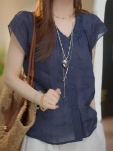 Shalldoer | เสื้อเชิ้ตคอวีแขนสั้นสไตล์เกาหลีสำหรับผู้หญิง ทรงหลวม ผ้าฝ้ายผสมโพลีเอสเตอร์ สีพื้น ทรงปกติ ฤดูร้อน 2025