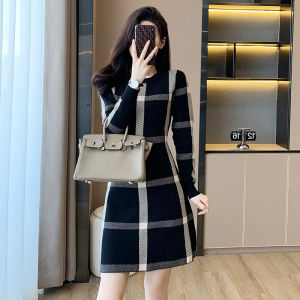 French Knitted A-Line Dress Rose Assassin Elegant Petite Style Winter Collection for Women over 35 Years Old