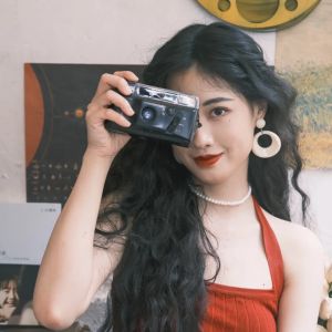 White Modern Vintage Earrings Oil Painting Earrings Retro Hong Kong Style Hepburn Exaggerated Big Ring Net Red Ear Clip