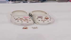 [B19] Sticker Kim loại Charm Jibitz dán gắn dép Crocs dép sục dép cá sấu nhiều mẫu