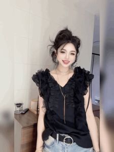 Elegant Black V-Neck Short-Sleeved T-Shirt with Trim Fly-Space-S Sense Design French Style Womens Bas-Stone Skeleton Shirt```