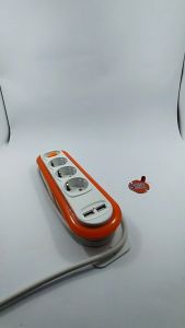 Stop Kontak Arde 3 Lubang + Kabel 5 Meter 2 Port USB