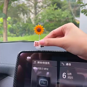 Set 6 Gấu Trúc Hướng Dương Lắc Lư Ô tô Xe Máy Bàn Làm Việc Dễ Thương