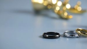 SOMEN 4MM Tungsten Carbide Rings Faceted Edge Dome Polished Gold Wedding Band for Women Engagement Fashion jewelry Size 5-12